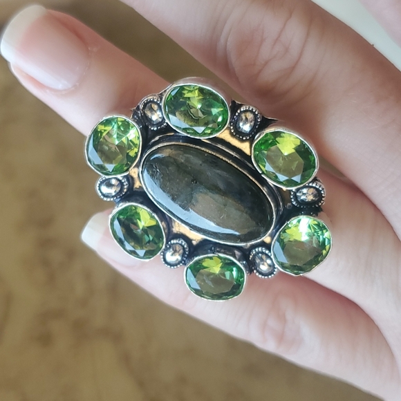 New Huge Labradorite and Tsavorite 925 Silver Statement Ring. - Picture 9 of 16